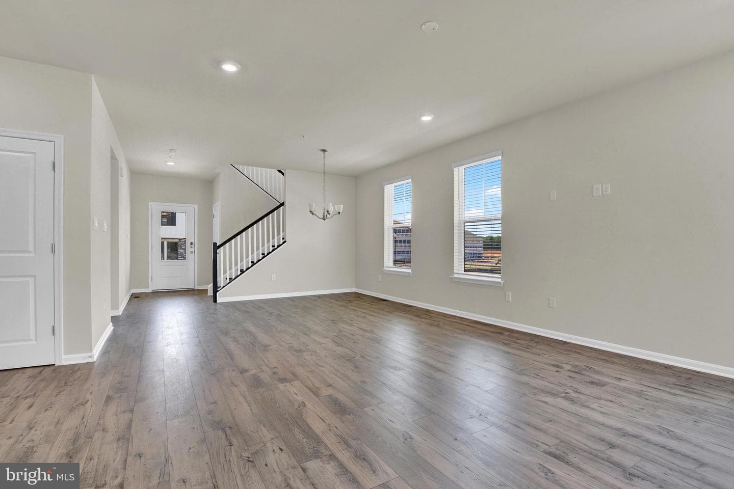 448 Hanson Street photo 12