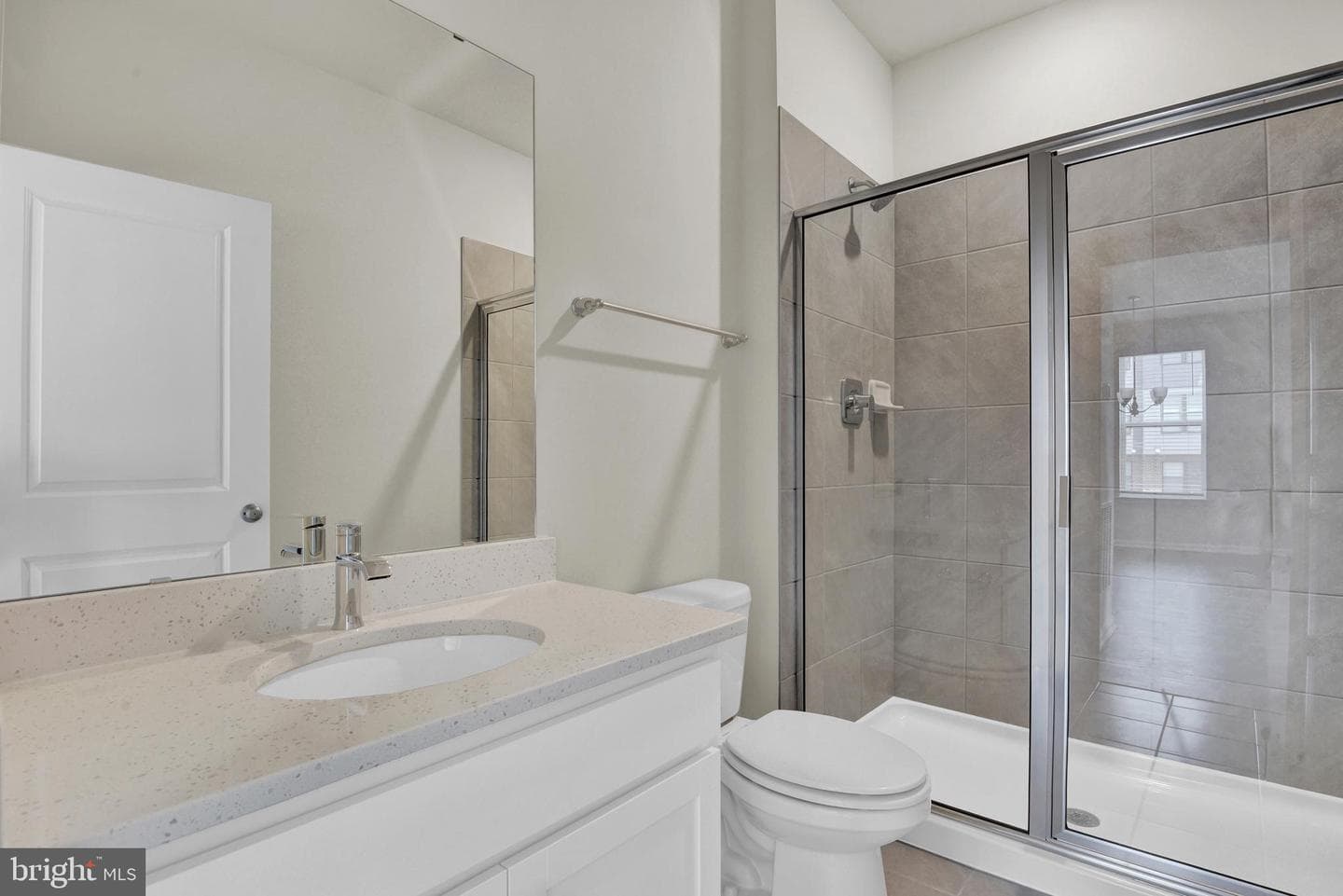 448 Hanson Street photo 13