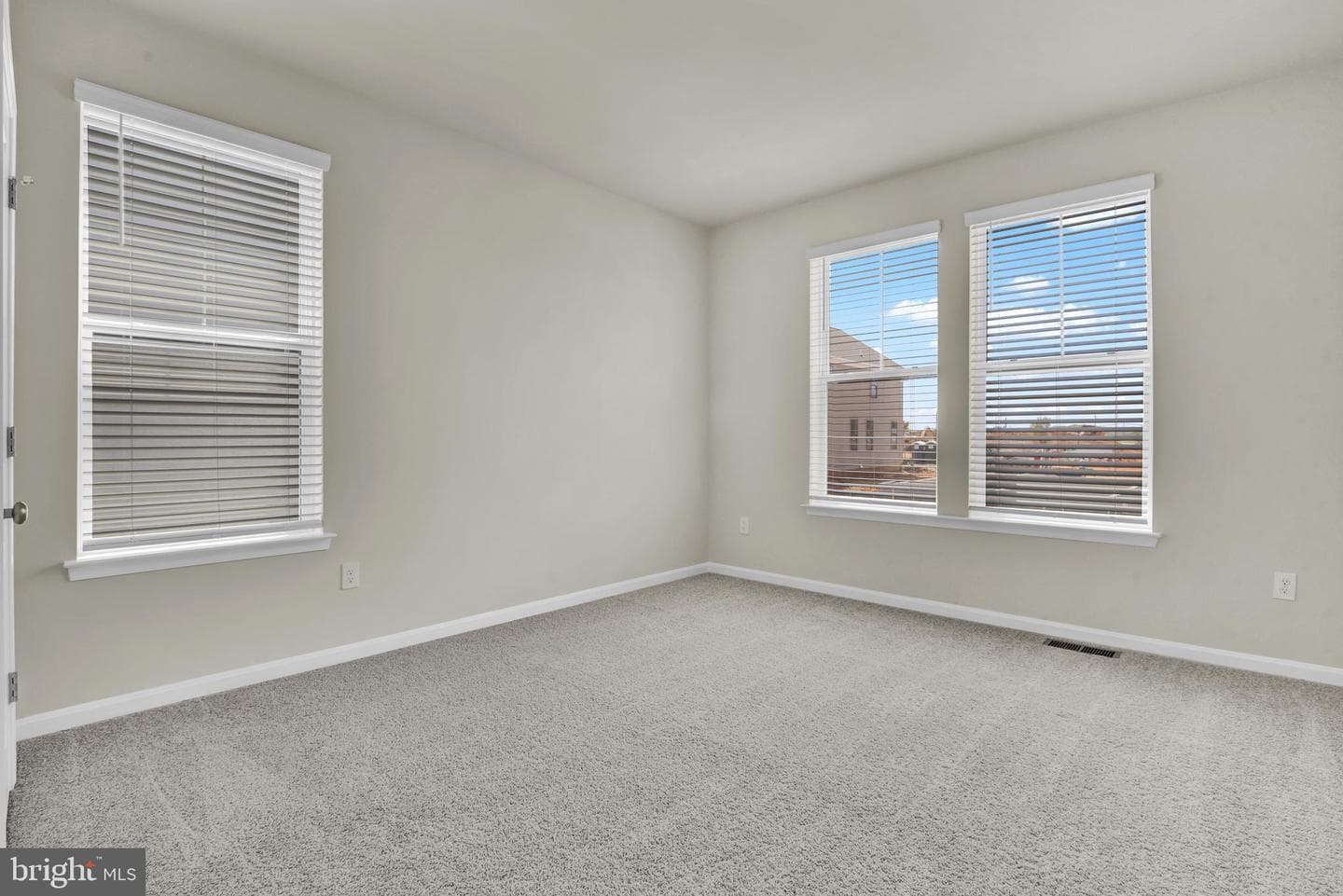 448 Hanson Street photo 14