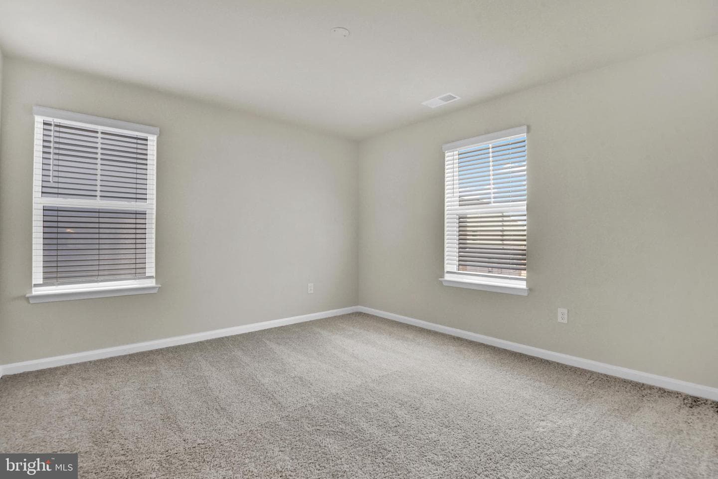 448 Hanson Street photo 16