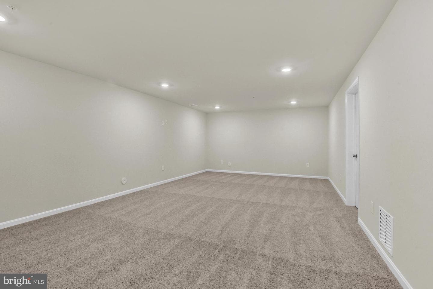 448 Hanson Street photo 29