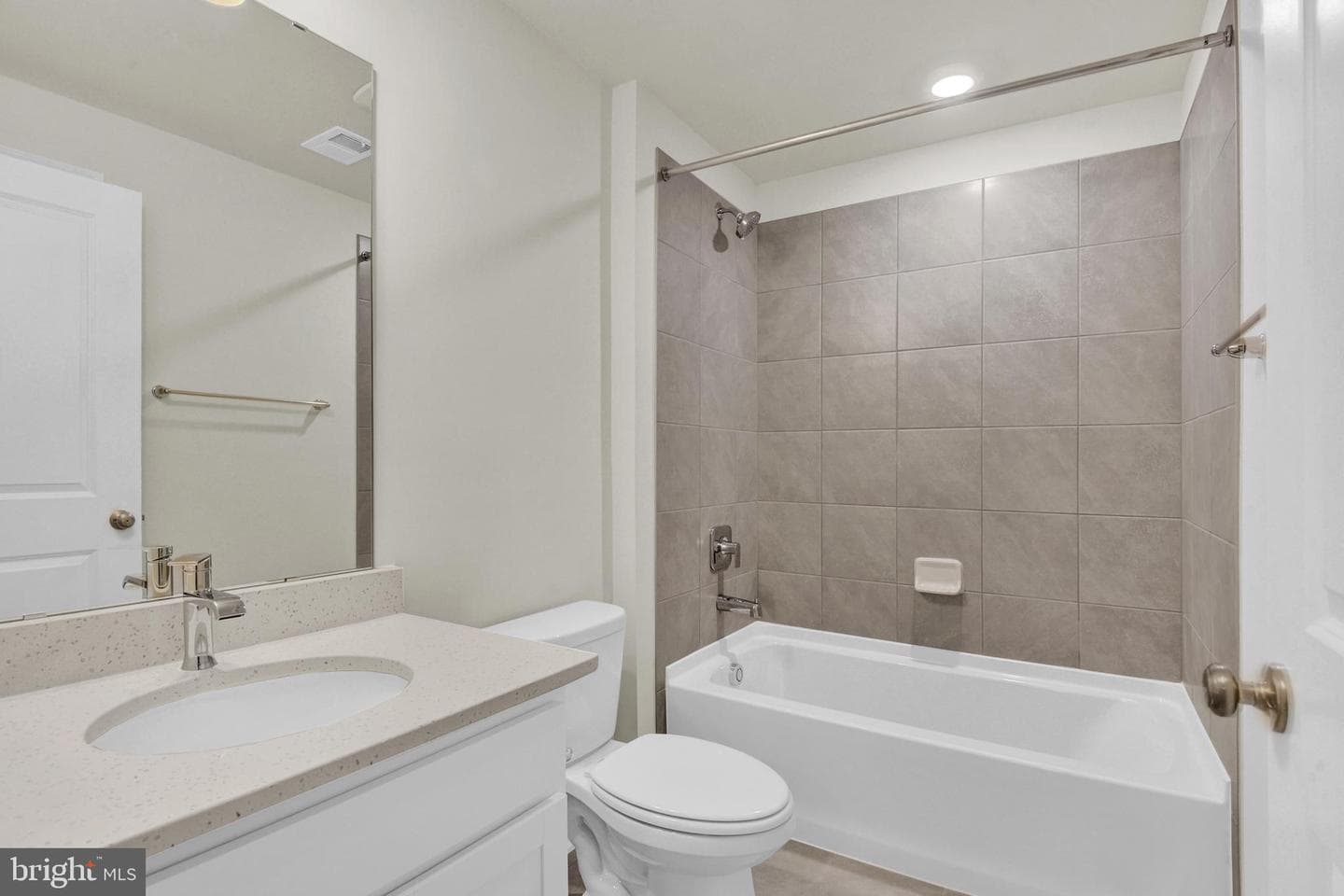 448 Hanson Street photo 30