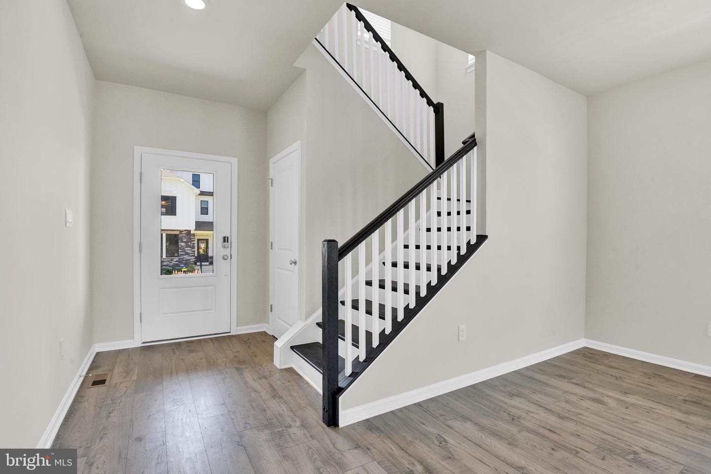 448 Hanson Street photo 5