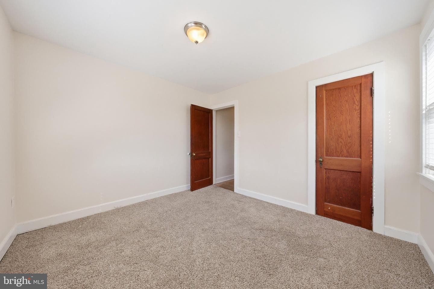 624 Military Road photo 20