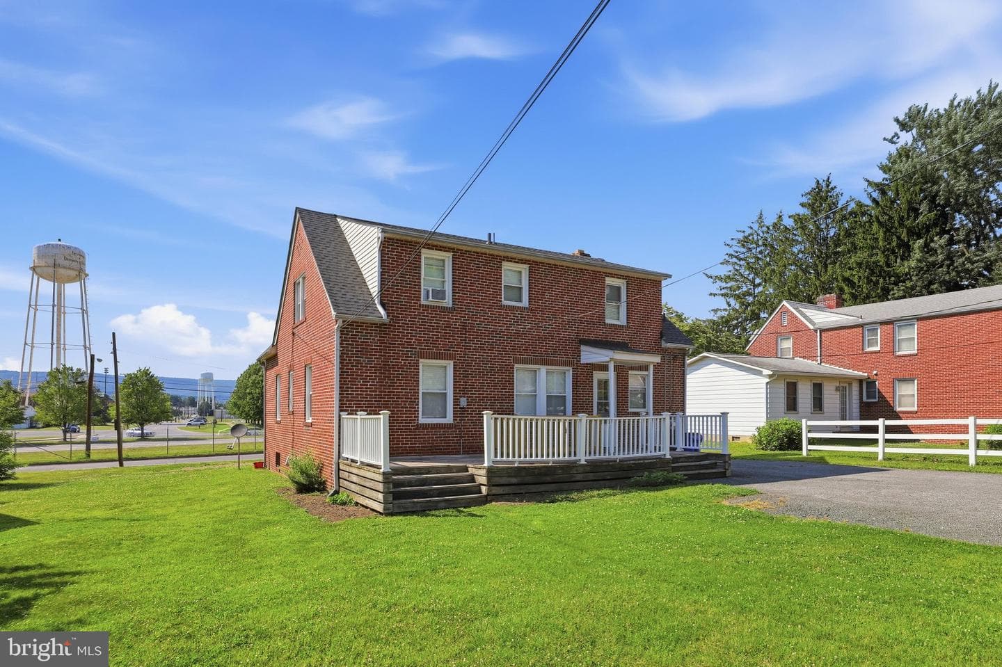 624 Military Road photo 3