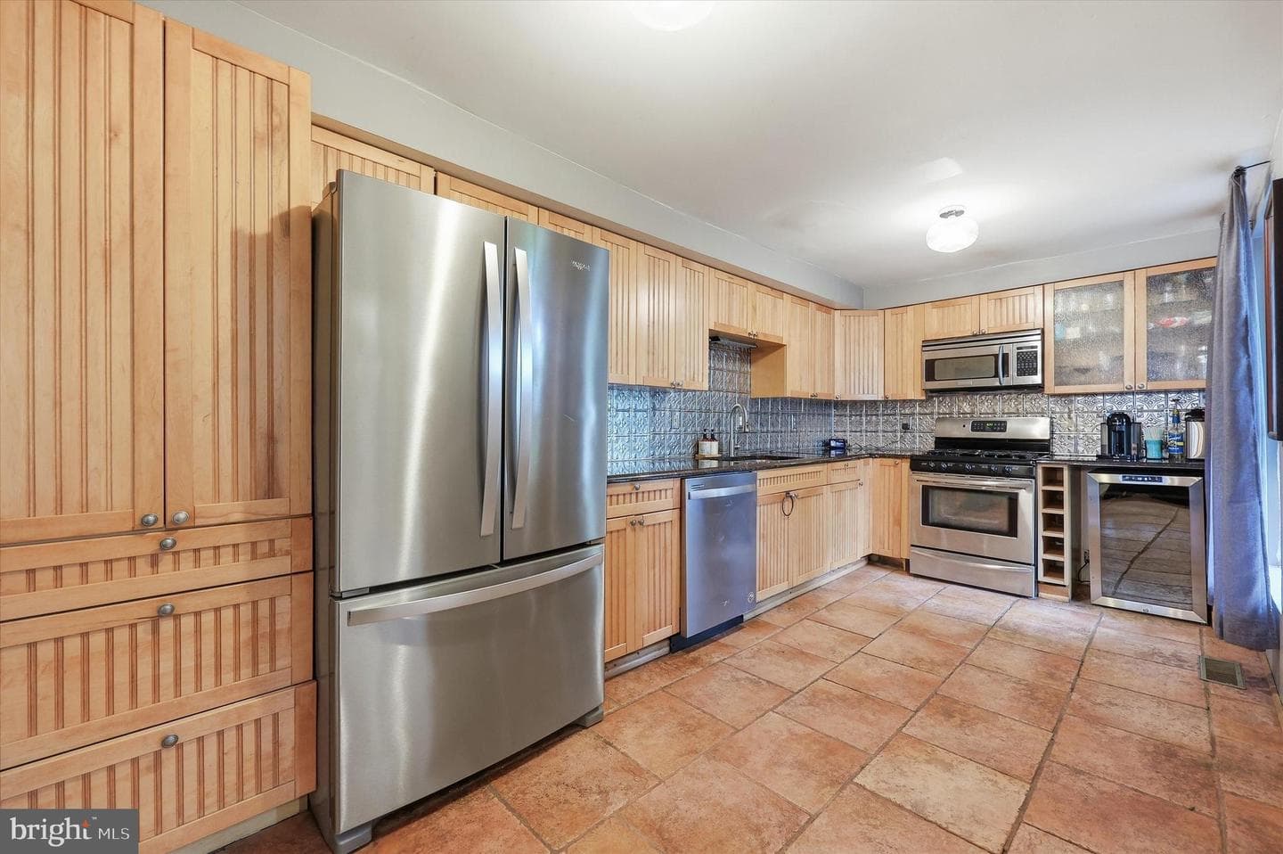 437 W South Street photo 9