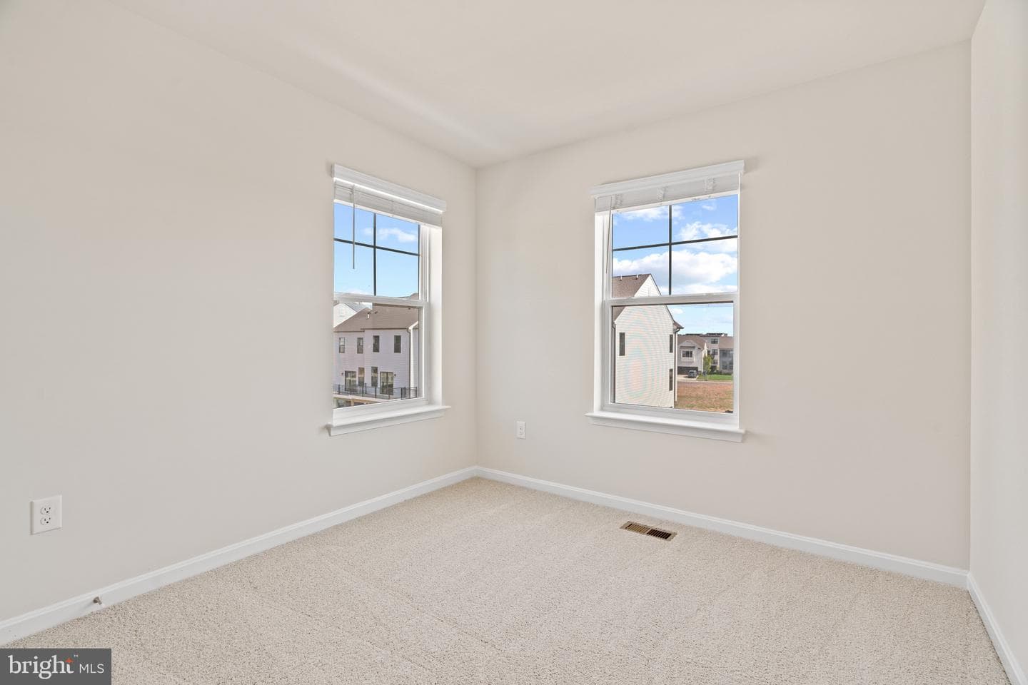 241 Monroe Ave photo 14