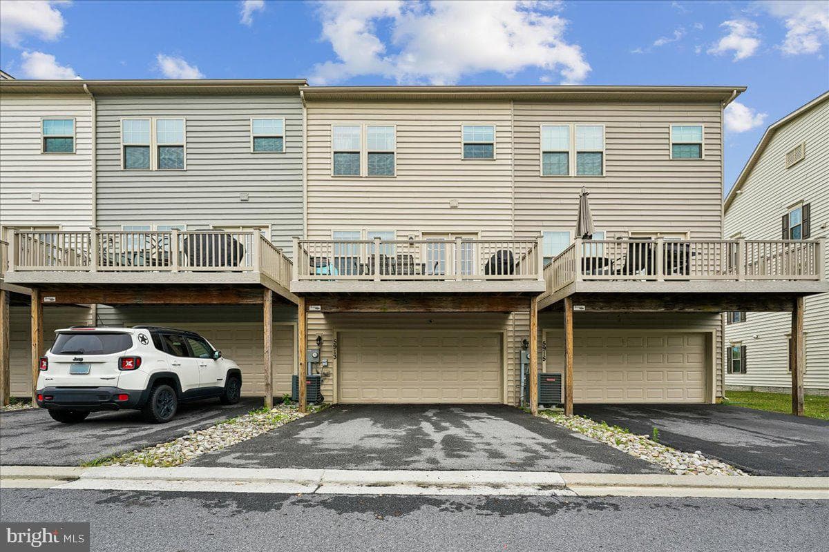 5913 Duvel Street photo 3