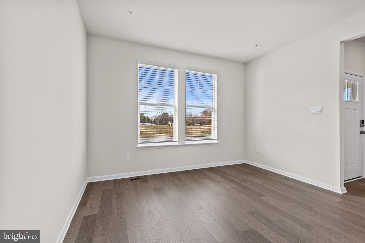 1520 Ripplecreek Drive photo 4