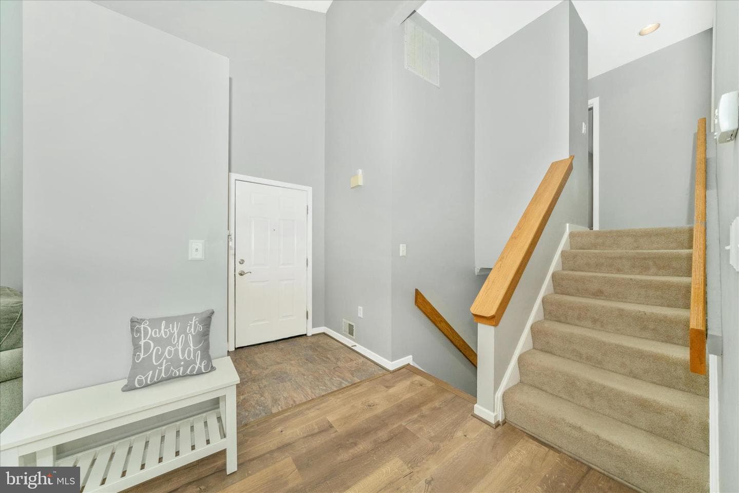 5759 Windwood Way photo 4