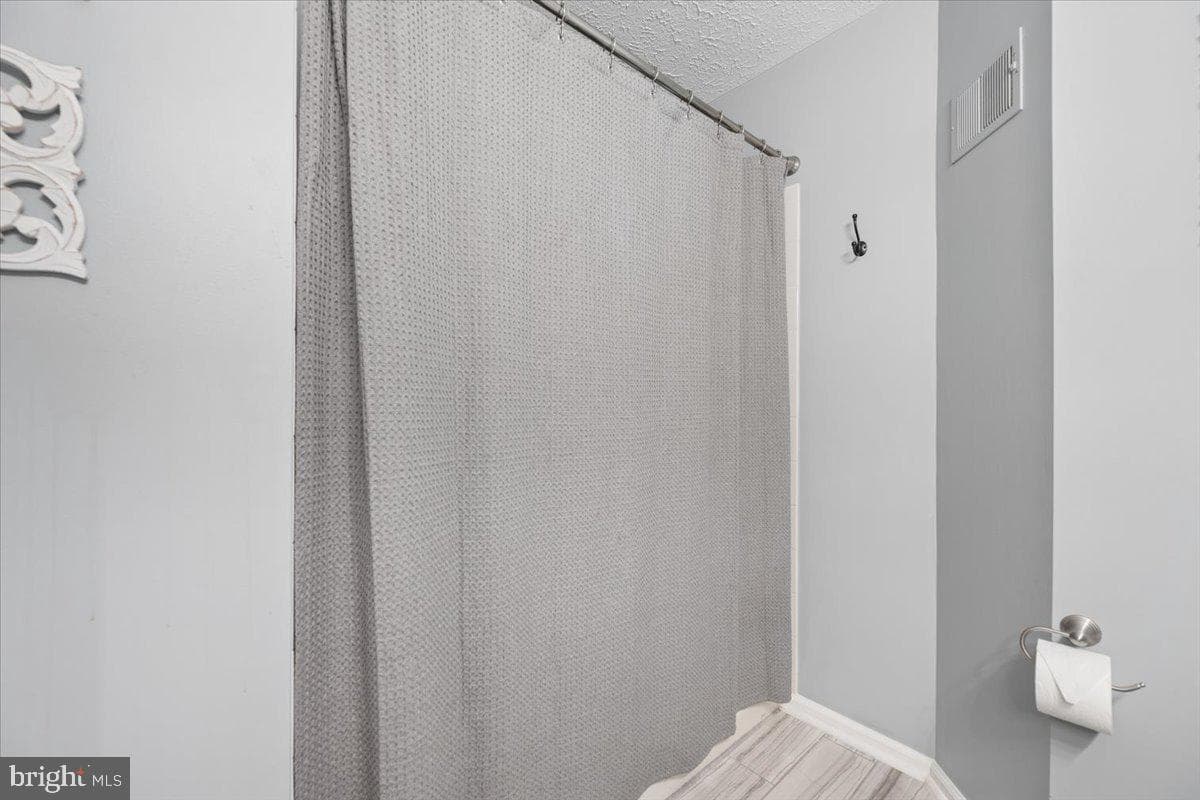6396 Devonshire Lane photo 31