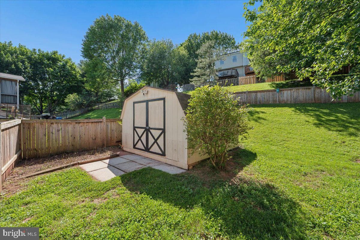 6396 Devonshire Lane photo 44