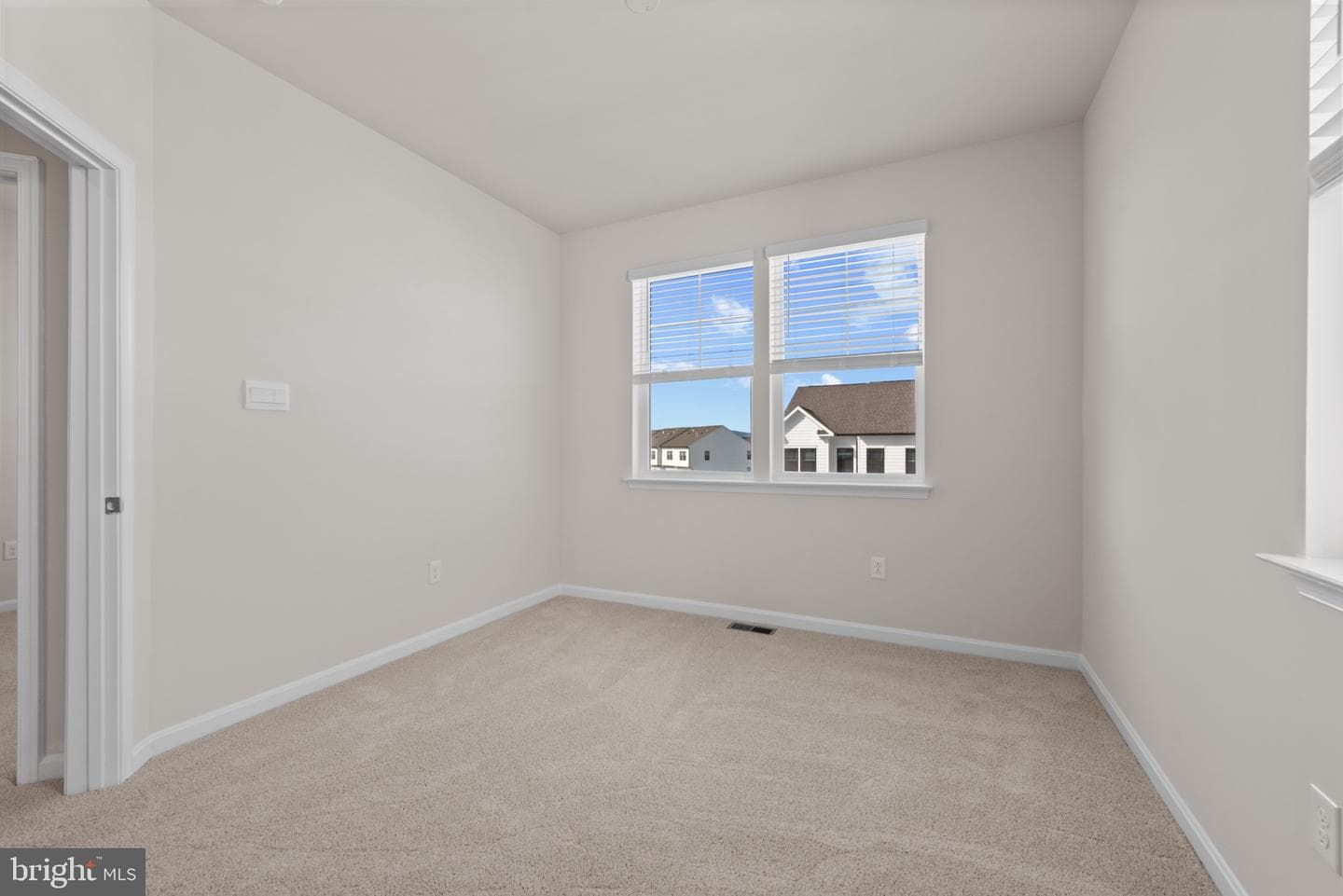 341 Ensemble Way photo 27