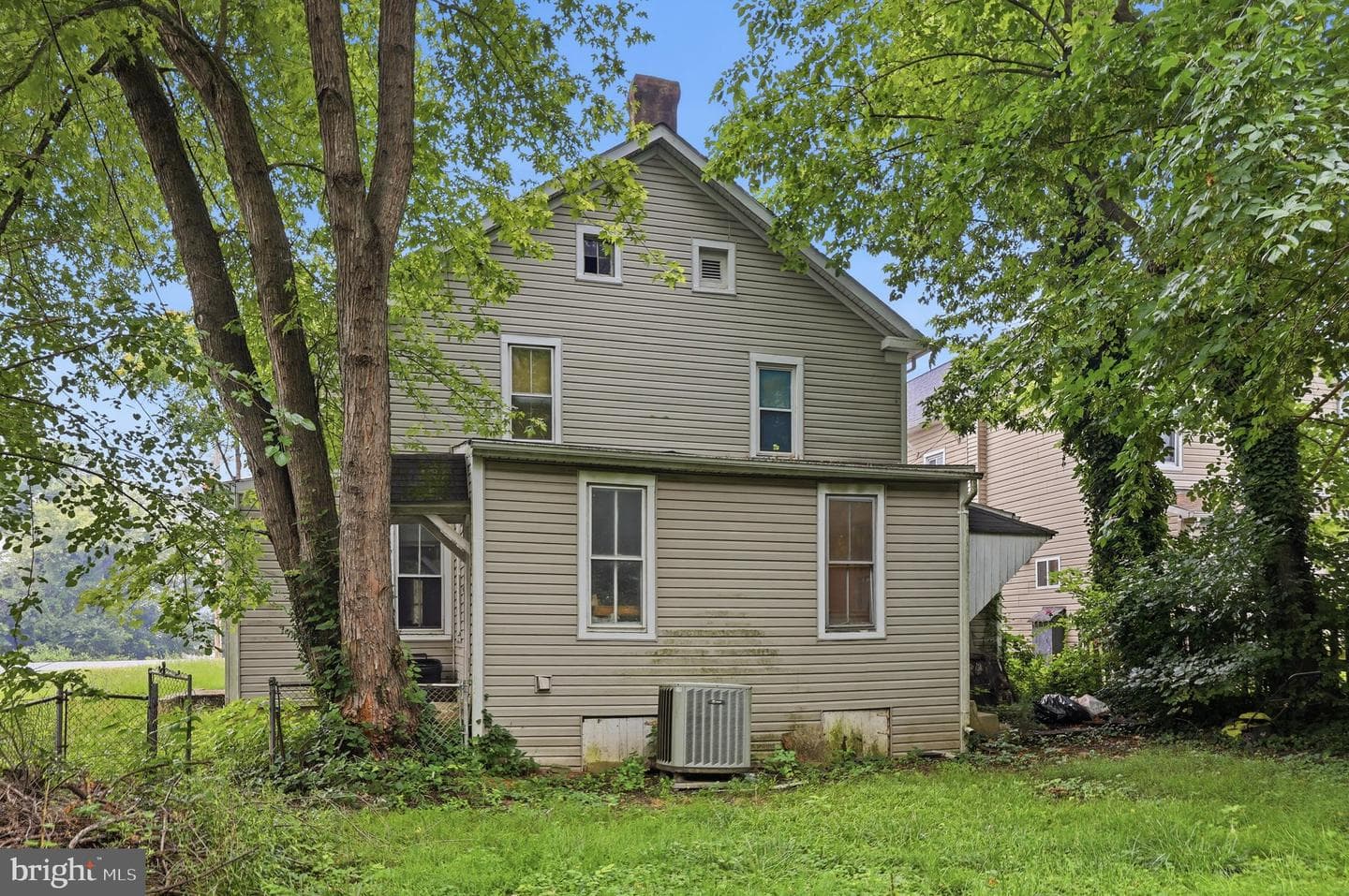 323 E Potomac Street photo 47