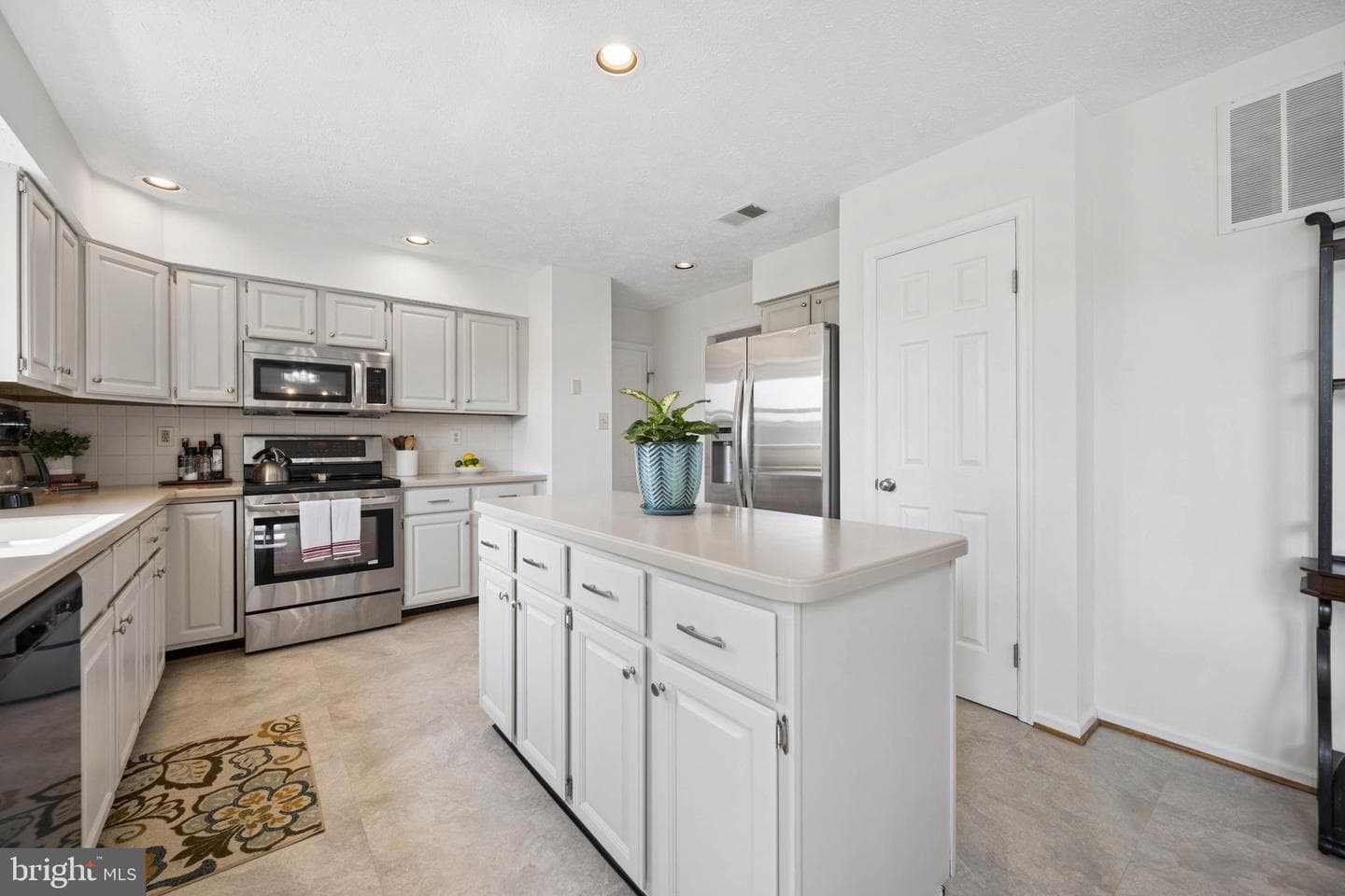 6305 Derby Circle photo 5