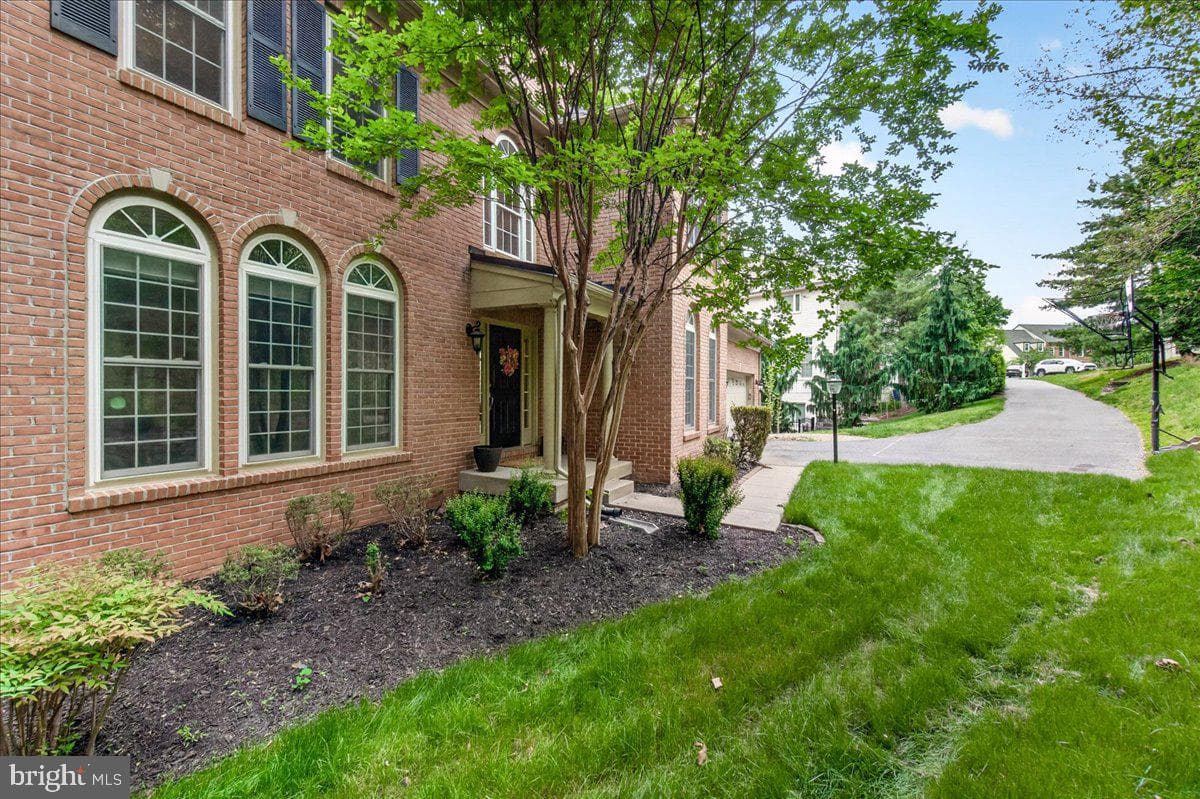 9710 Woodfield Court photo 3
