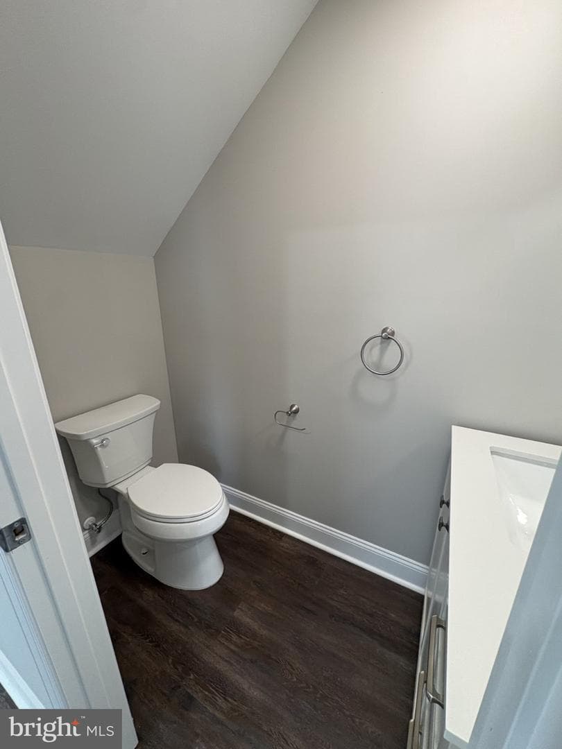 223 E 5th Street photo 12