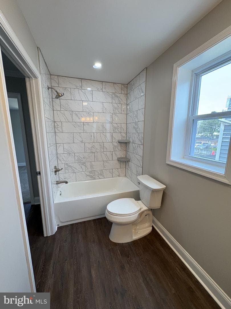 223 E 5th Street photo 16