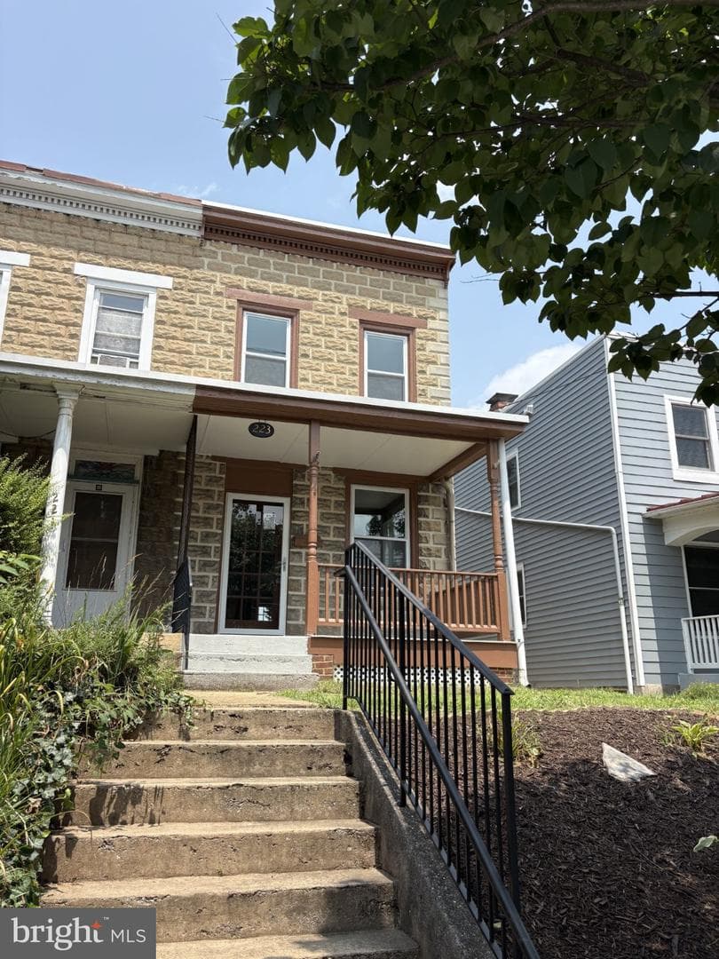 223 E 5th Street photo 3