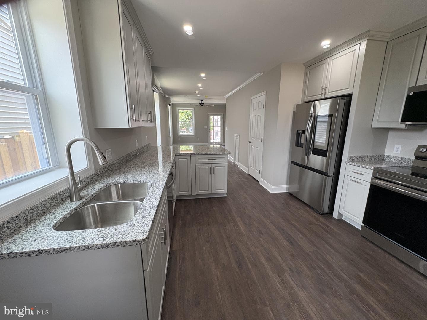 223 E 5th Street photo 6