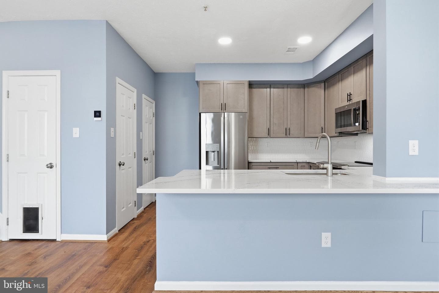 4900 Edgeware Terrace photo 6