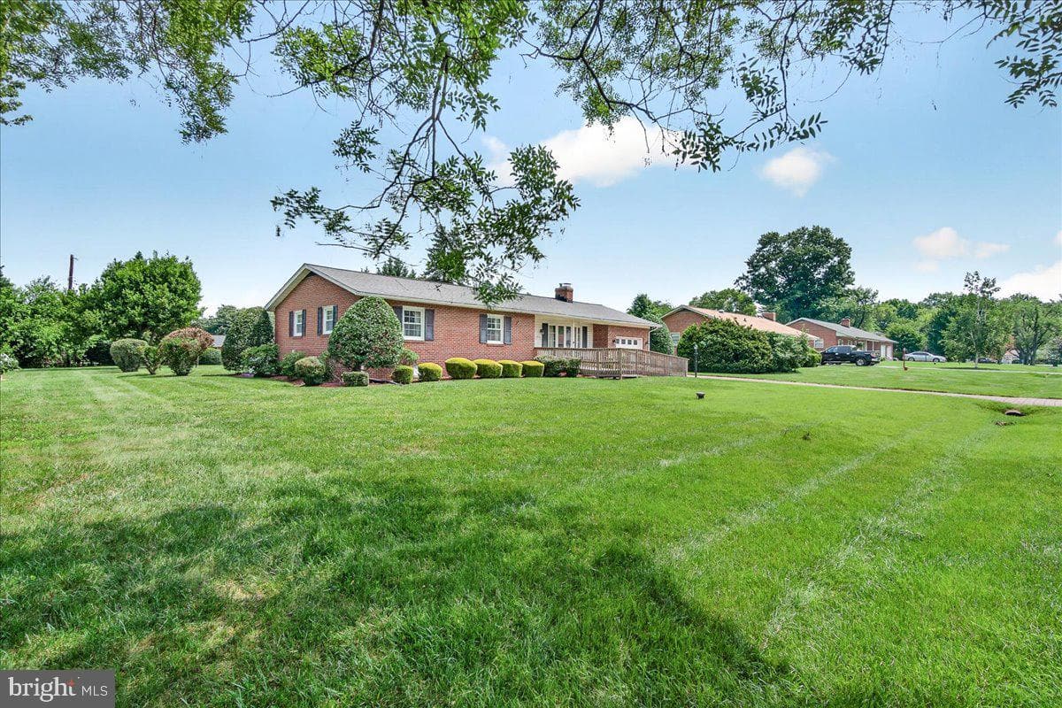 7910 Edgewood Farm Road photo 43