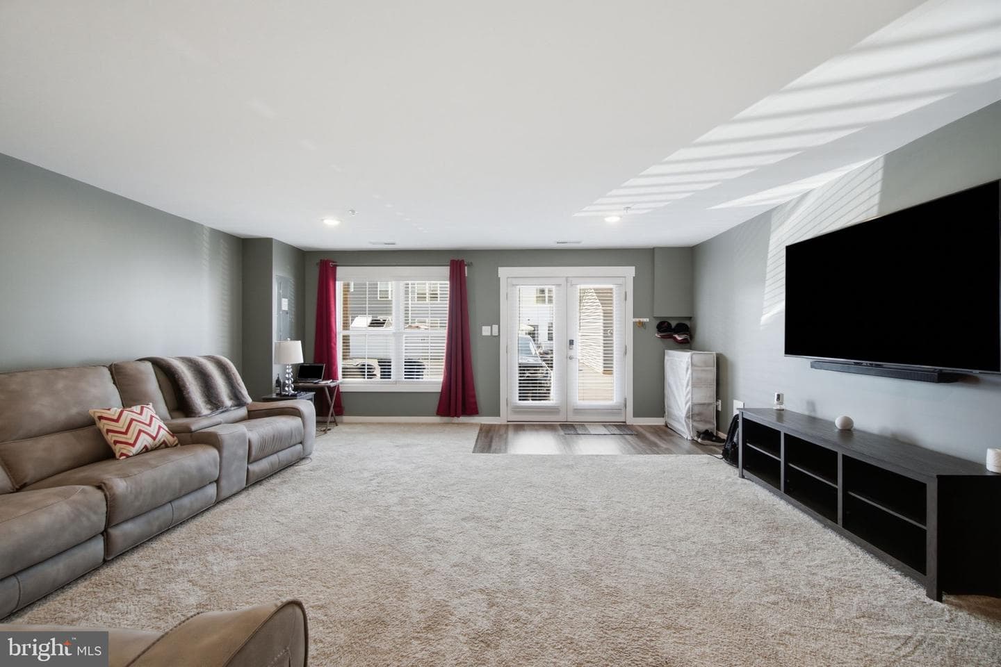 405 Gillespie Drive photo 33