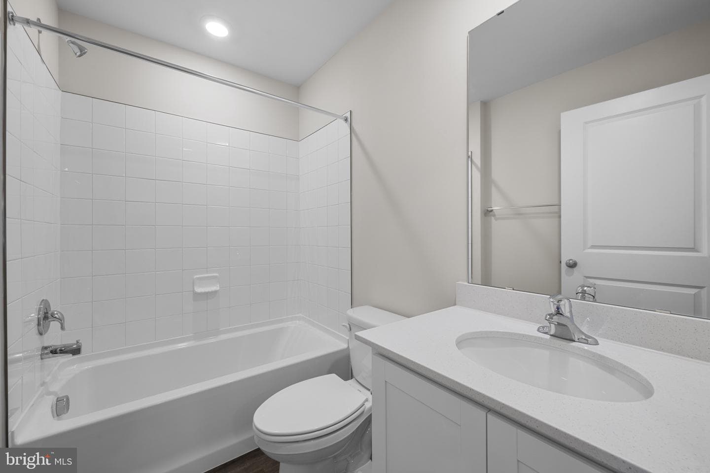 343 Hackley Drive photo 21