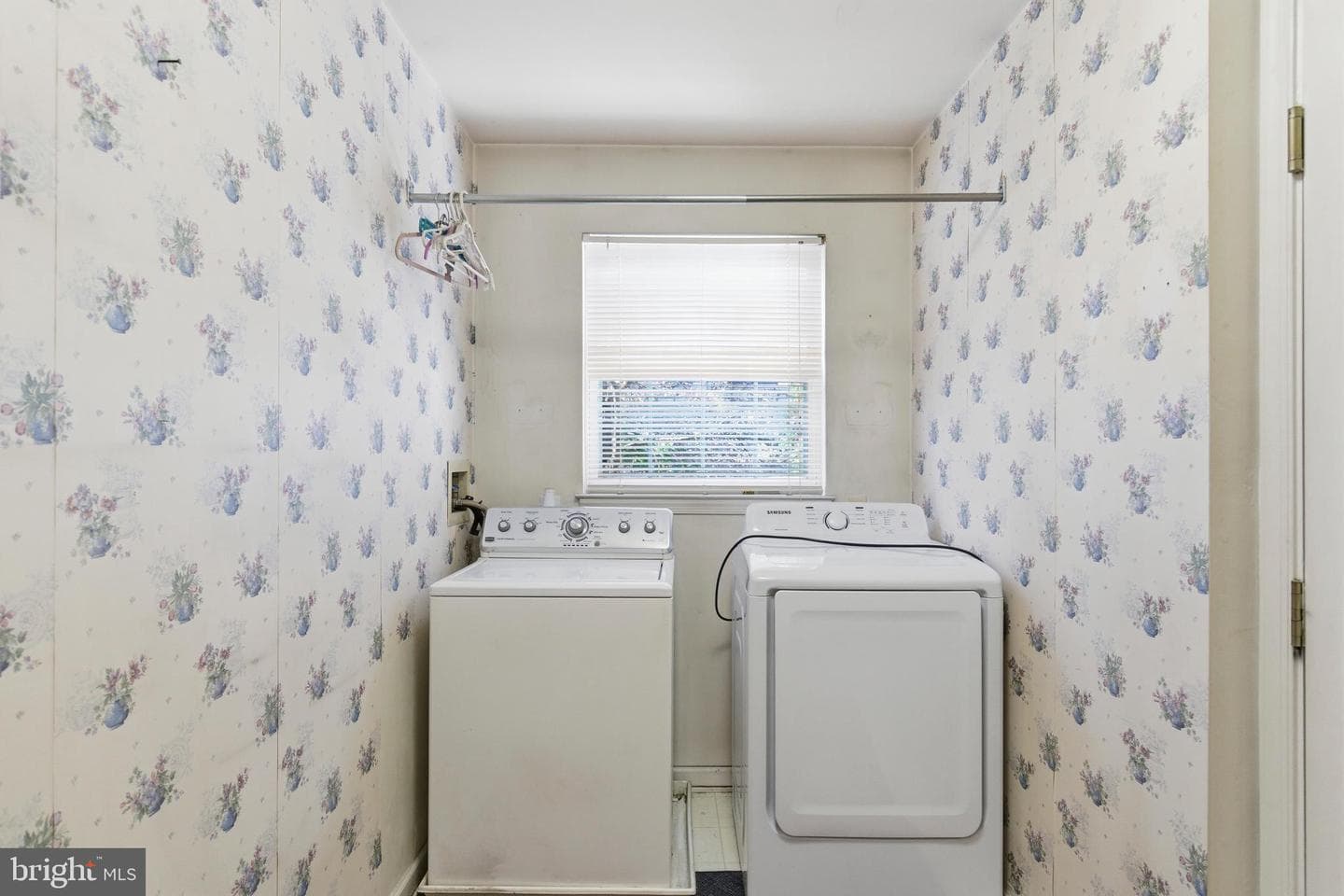 395 Enfield Road photo 20