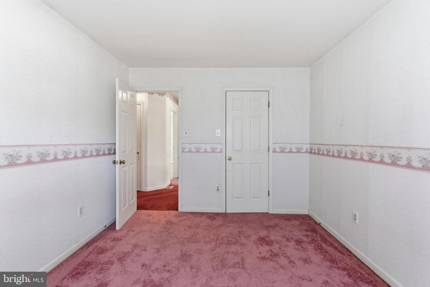 395 Enfield Road photo 31