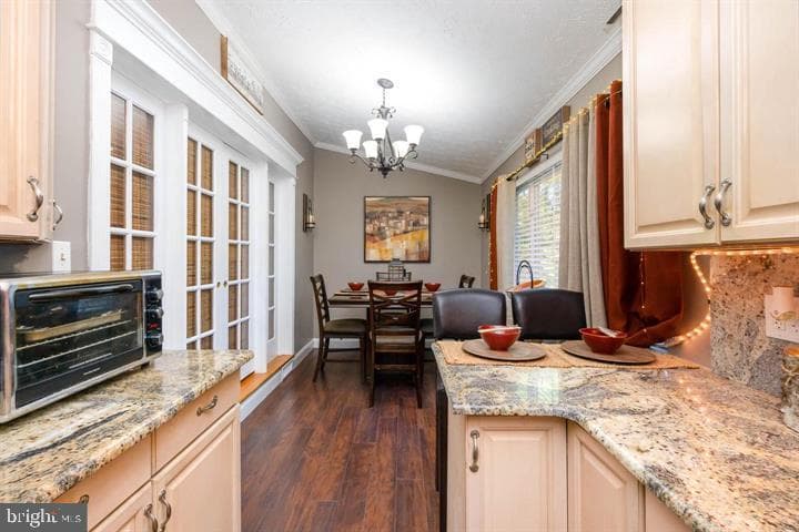 211 E Wheel Road photo 10