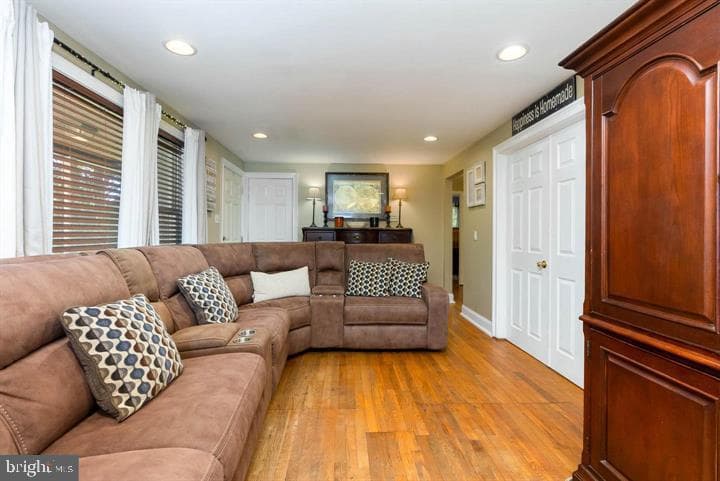 211 E Wheel Road photo 6