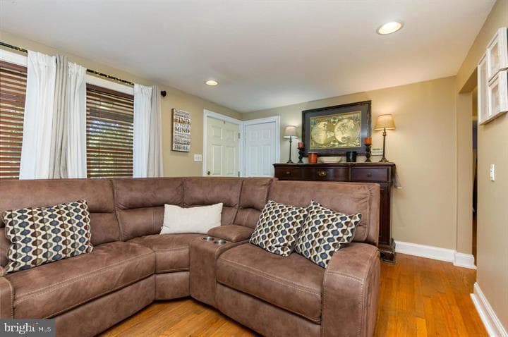 211 E Wheel Road photo 8