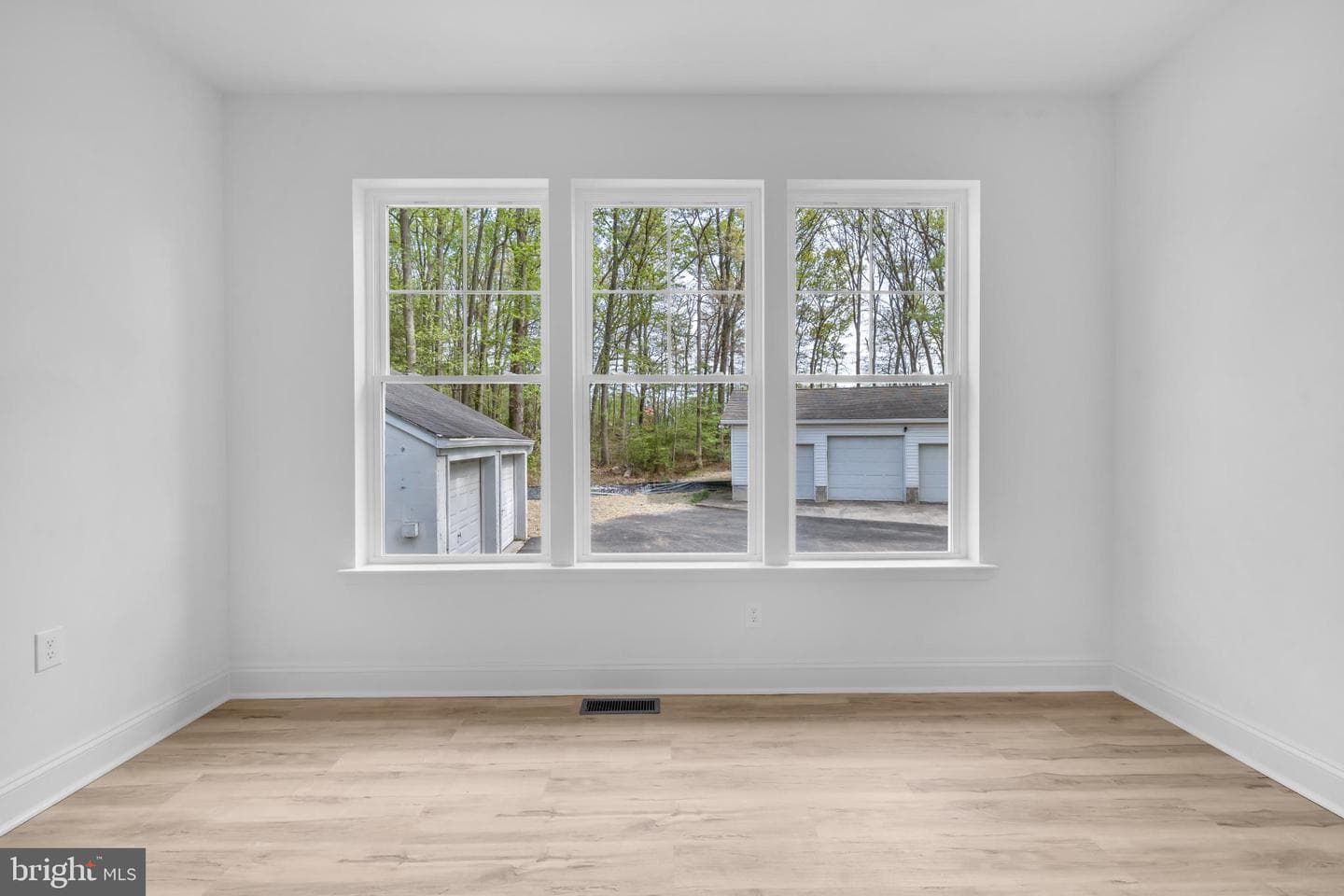 413 Trimble Road photo 24
