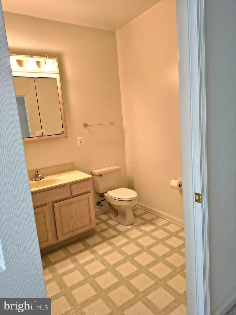 1604 S Tollgate Road photo 40