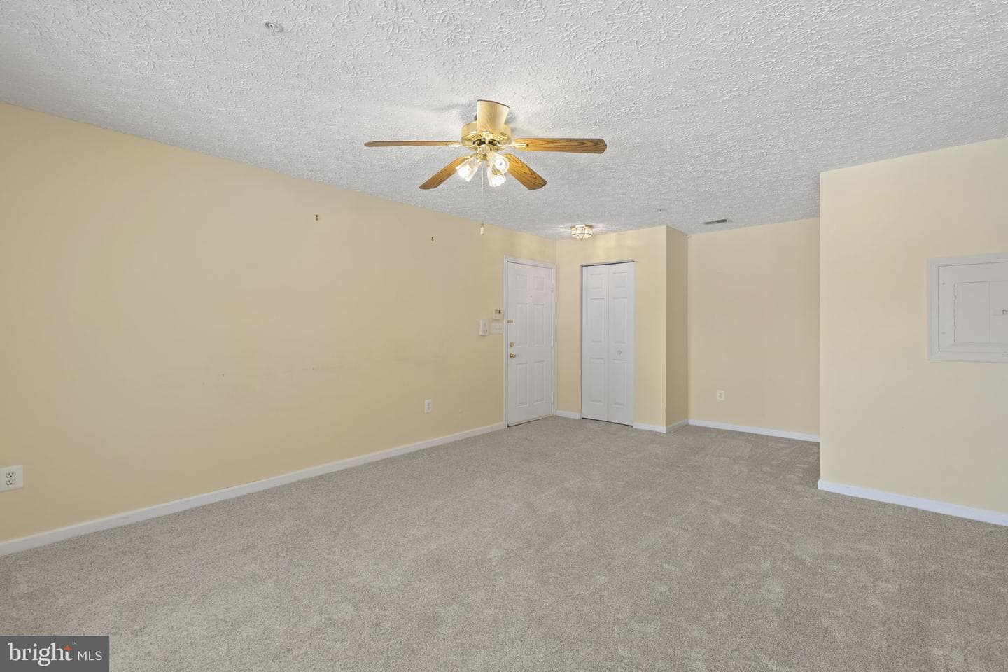 400 Hazelnut Court #d photo 4