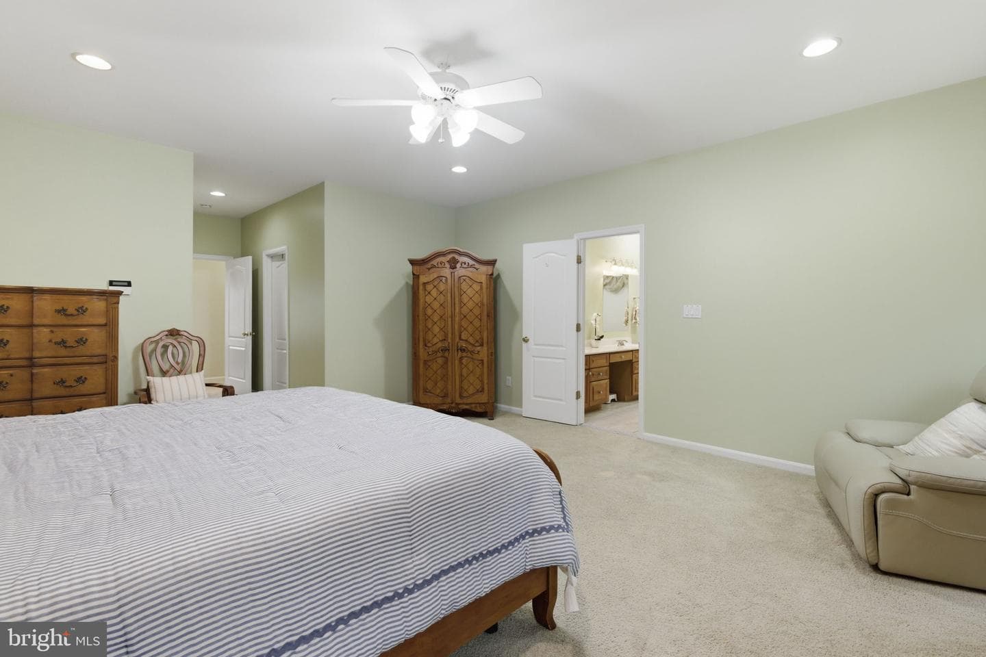 922 Sidehill Drive photo 22