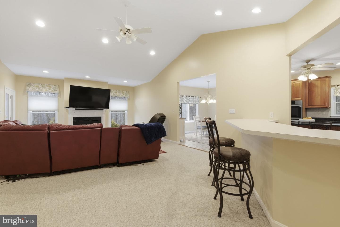 922 Sidehill Drive photo 3