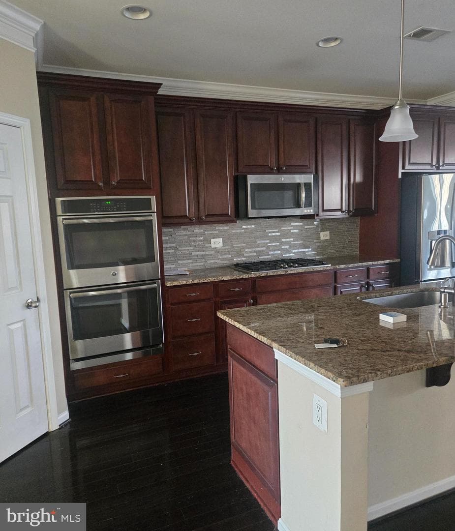 1652 Livingston Drive photo 9