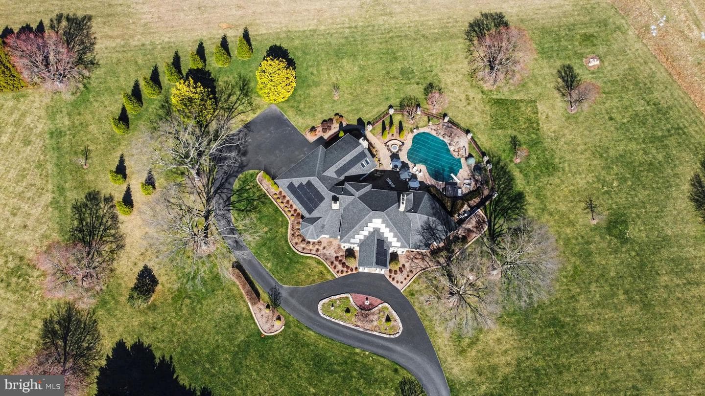 2309 Kings Arms Drive photo 5