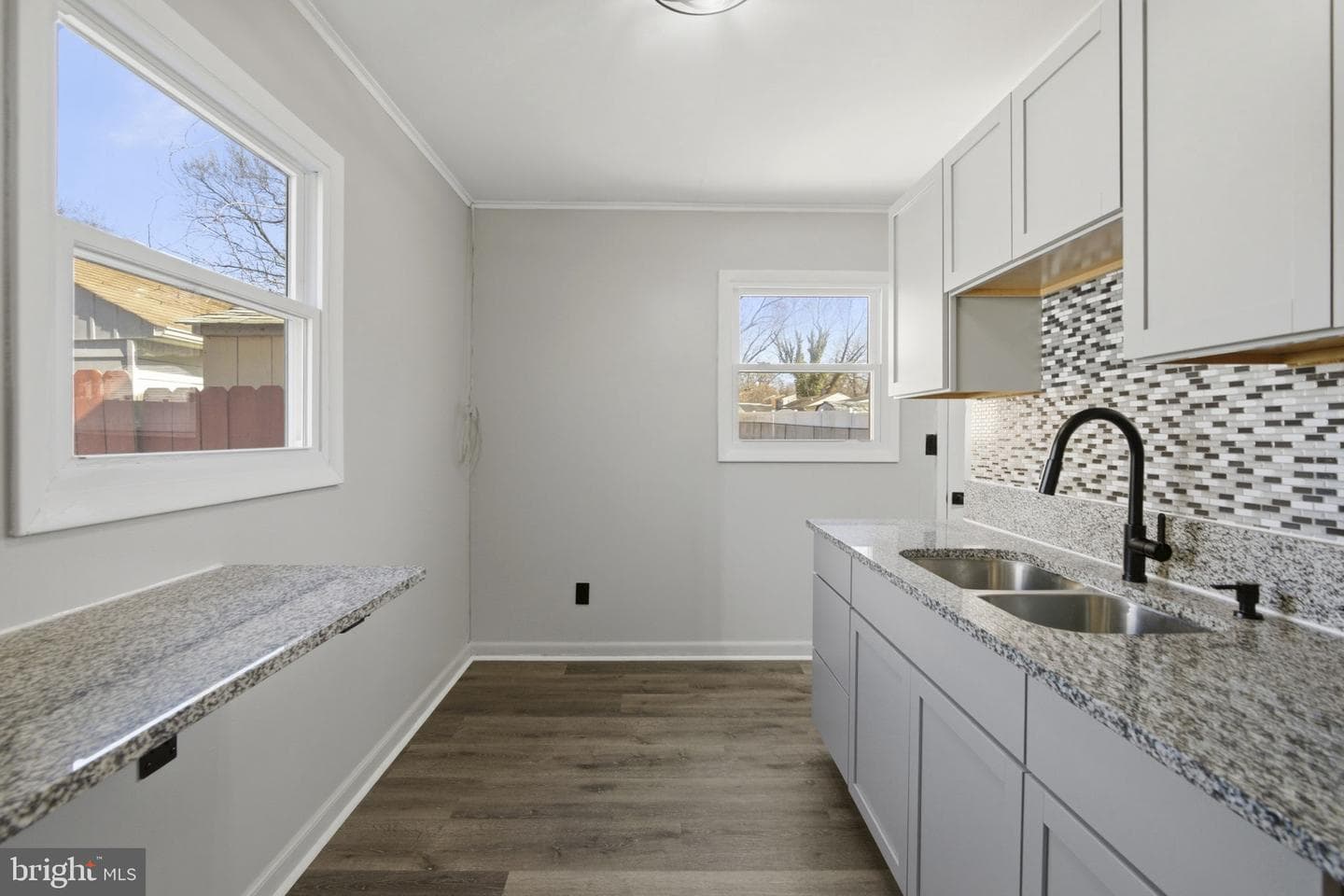 687 Plater Street photo 5