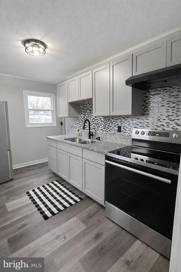 687 Plater Street photo 9