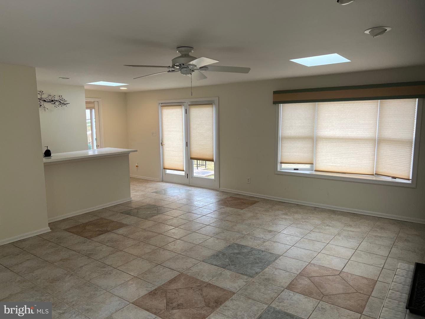 614 Camelot Drive photo 28