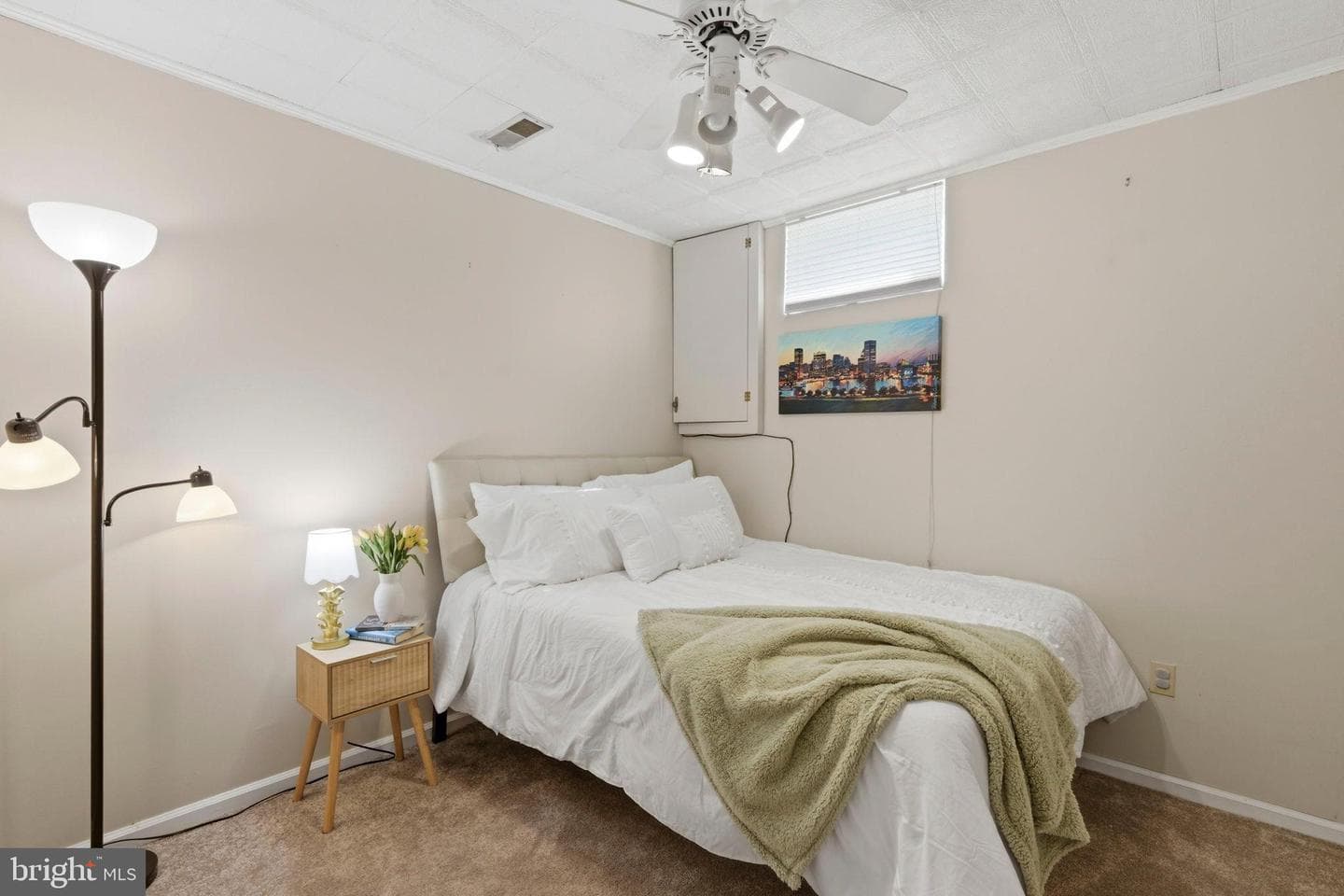 902 E Broadway photo 26