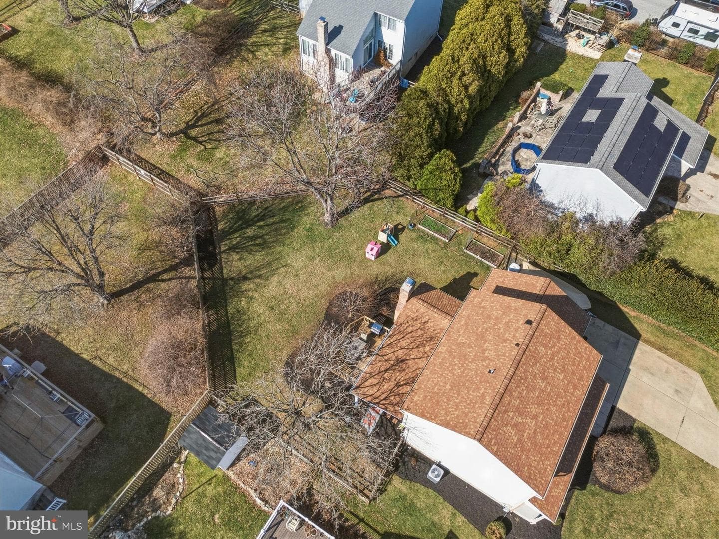 902 E Broadway photo 36