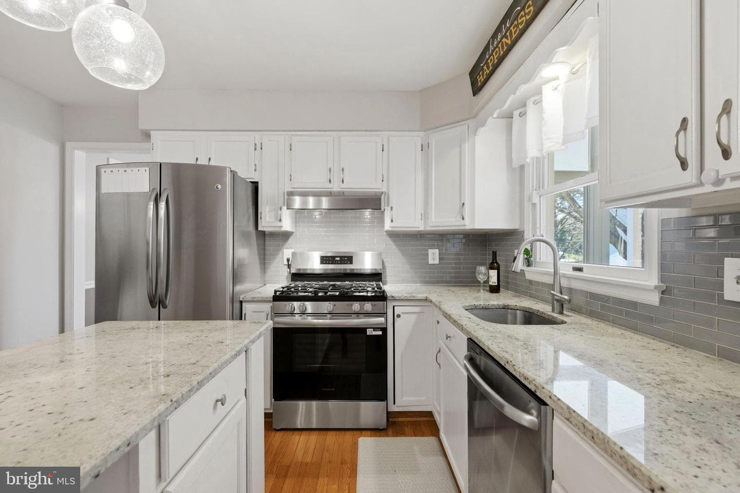 902 E Broadway photo 5