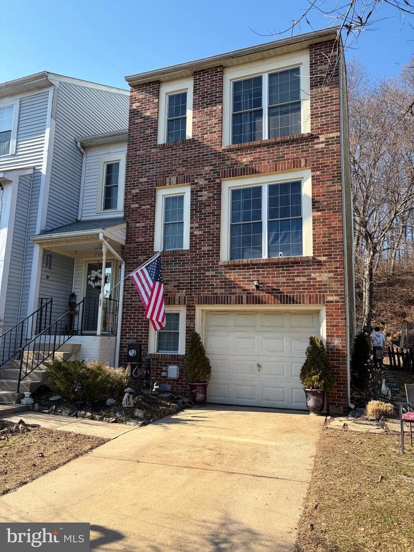 735 Farnham Place