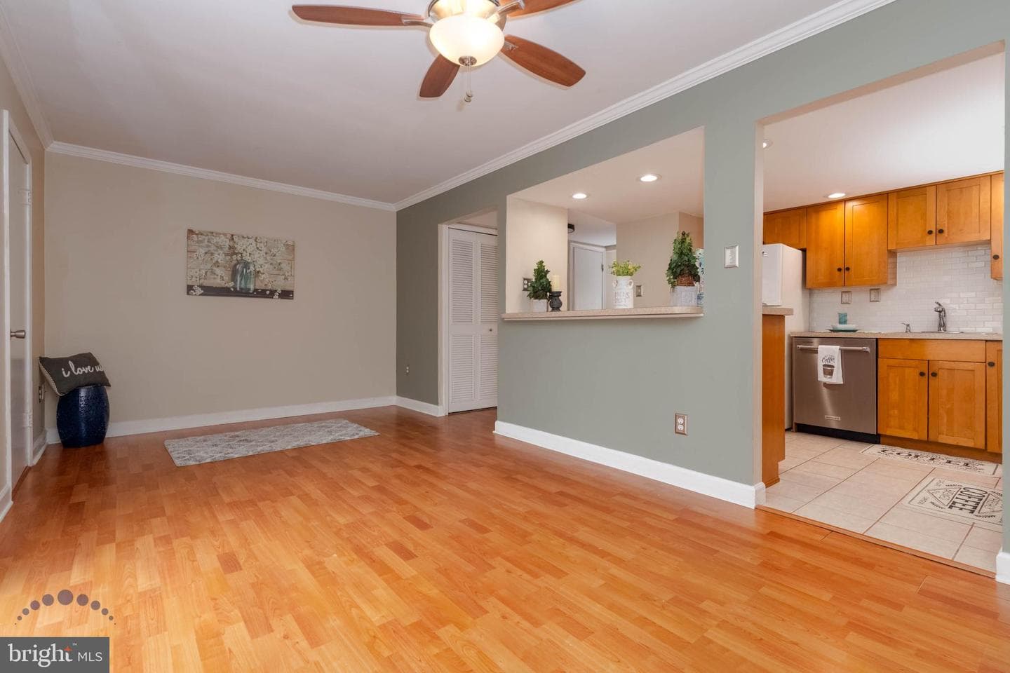 688 Shore photo 12
