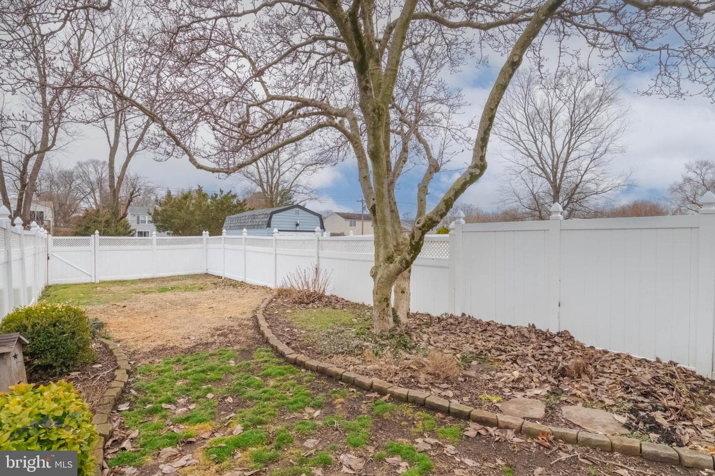 688 Shore photo 21