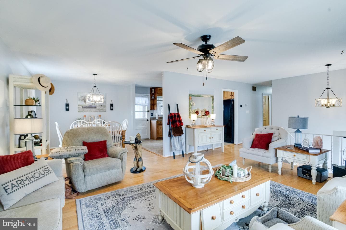 520 Woodbury Way photo 10